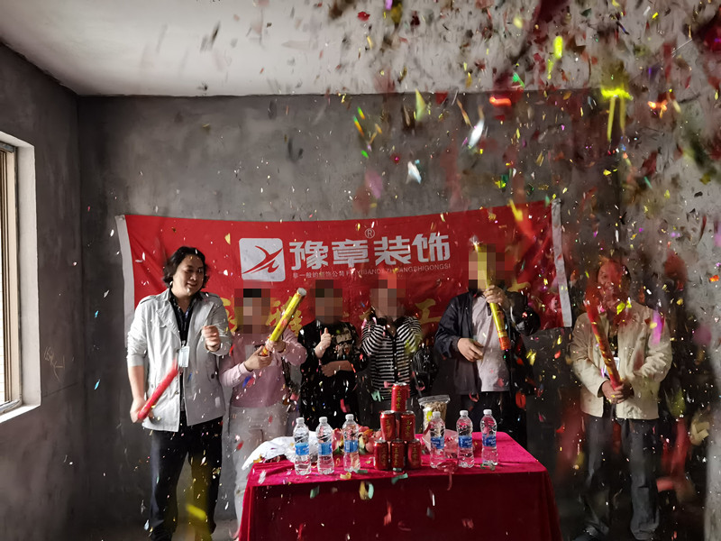 恭祝龍華云錦盛女士愛家開工大吉！！