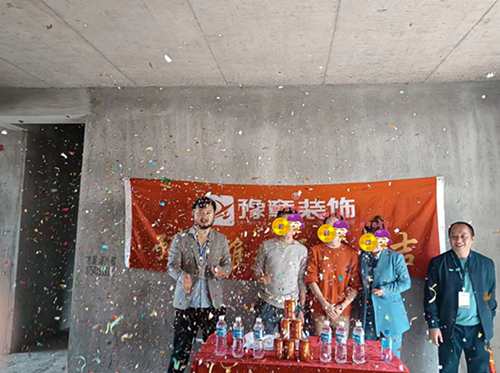恭祝翠湖賀女士愛家開工大吉！！